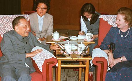 1997年香港回归场景如何？彭定康无法言喻，港督女儿哭到难以自已